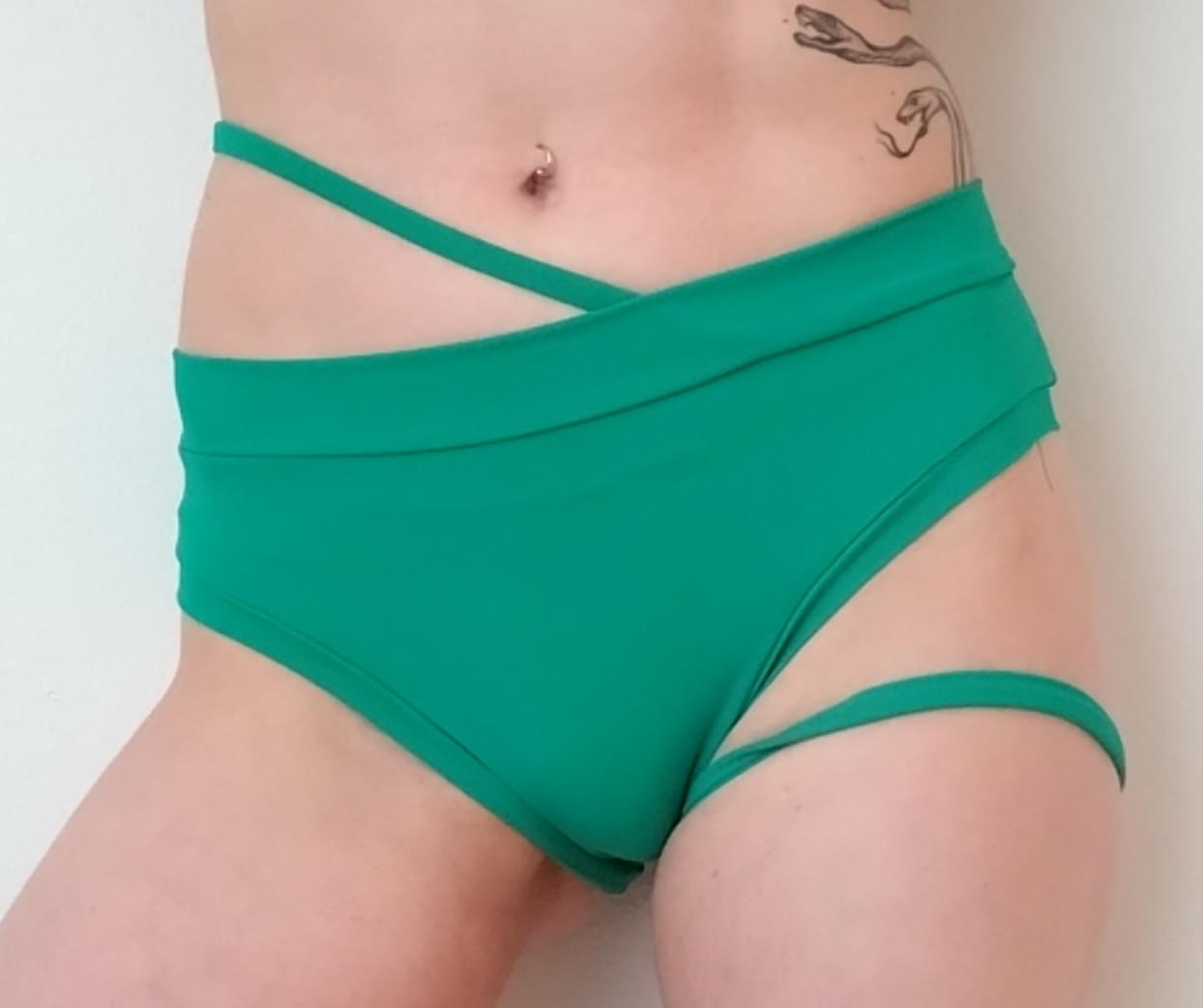 Asymmetric shorts